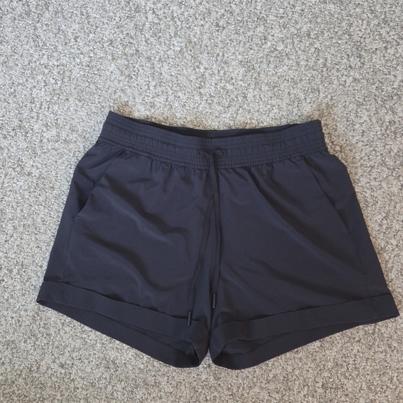 Lululemon Shorts Black Womens Spring Break Away 3’ Cuffed Pockets size 8 - Picture 1 of 12